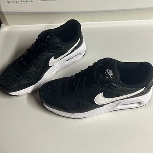 Women’s Nike Air sneakers